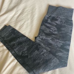 Camo Gym Shark Leggings!